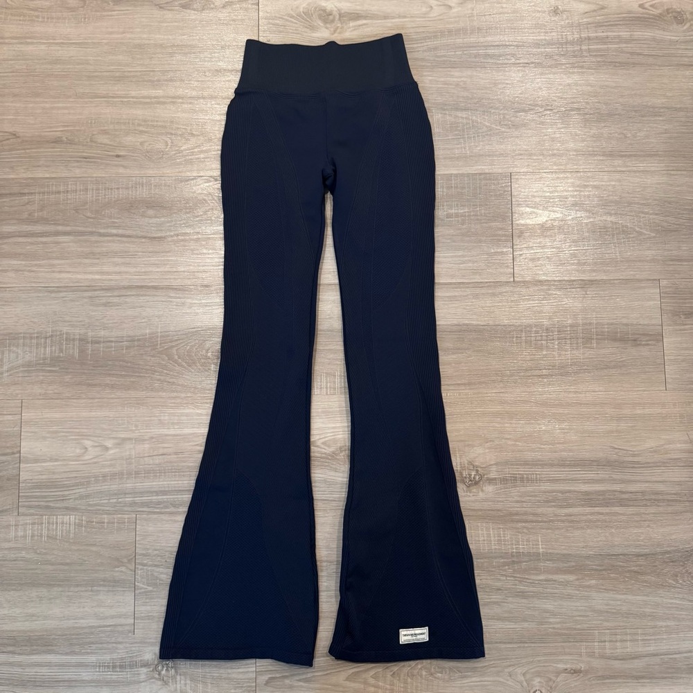 The Giving Movement Ribbed Flared Leggings in Navy - Picture 4 of 7